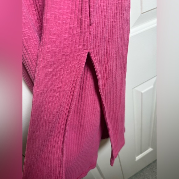 Old Navy Fitted Rib-Knit Halter Midi Dress - Picture 9 of 11